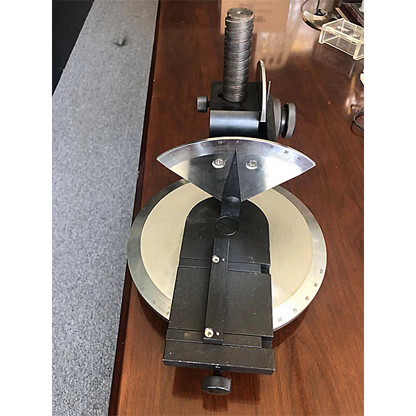 車(chē)刀具量角實(shí)訓(xùn)臺(tái)(圖1) 車(chē)刀具量角實(shí)驗(yàn)臺(tái),四輪驅(qū)動(dòng)與傳動(dòng)系統(tǒng)實(shí)驗(yàn)臺(tái)