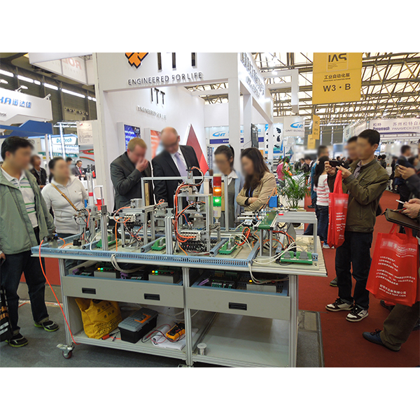 維修電工實訓臺都配有什么(圖1) 維修電工實訓臺都配有什么(圖1)